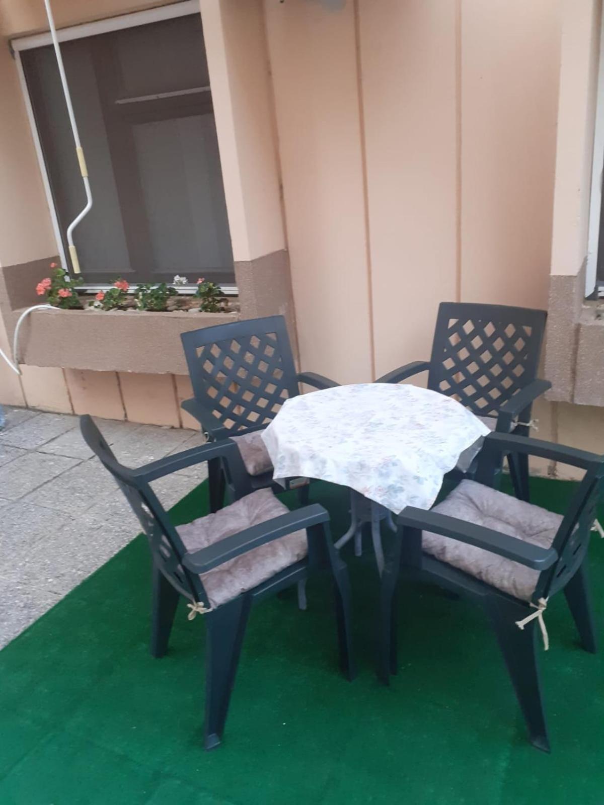 Apartments Aleksandar Petrovac Pokoj fotografie